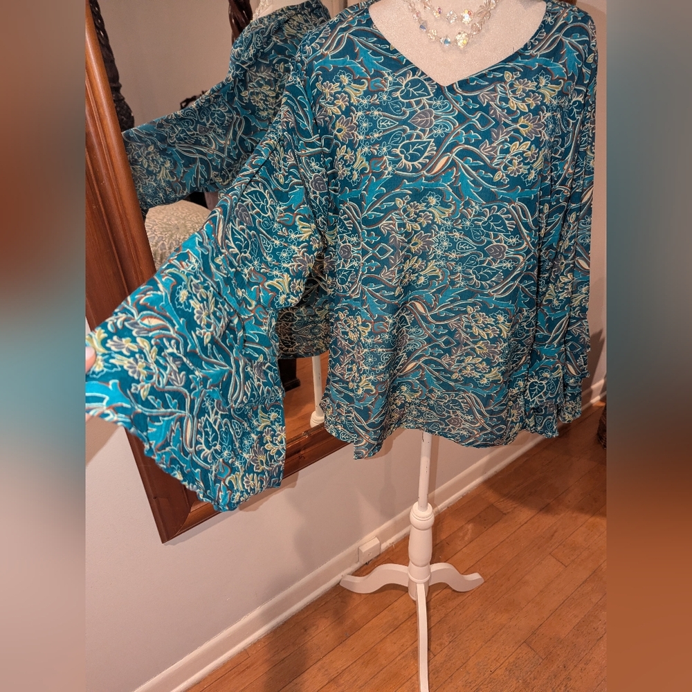 💯% Cotton Women's Teal Floral V-Neck Bell Sleeve Top